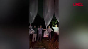Corea del Nord, disertori lanciano palloncini con volantini contro il regime
