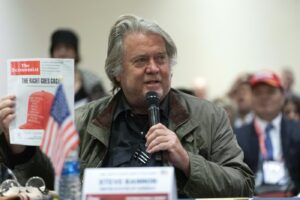 Usa, Steve Bannon dovrà presentarsi in carcere entro 1 luglio