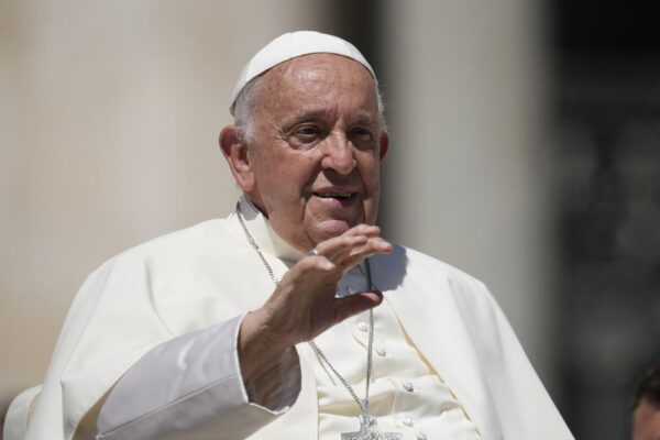 Roma, Papa Francesco incontra 30 famiglie in condominio a Palmarola