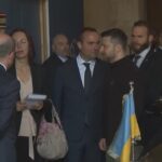 Ucraina, Zelensky accolto a Parigi