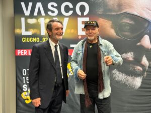 Musica, Fontana premia Vasco Rossi: “Ha dato lustro alla Lombardia”
