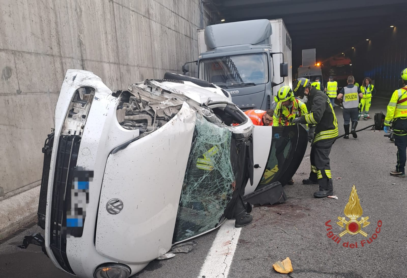 Milano, scontro tra auto e tir su Tangenziale Nord: due morti
