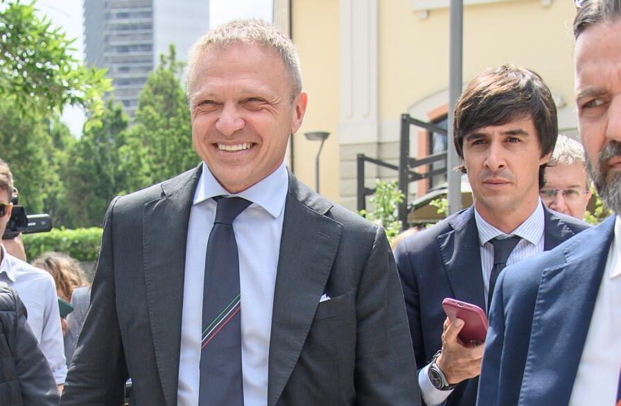 Paolo Signorelli, bufera su portavoce Lollobrigida per frasi razziste e antisemite: Pd chiede dimissioni e lui si autosospende