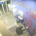 Bari, polizia individua l’autore degli imbrattamenti a diverse strutture del capoluogo