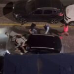 Milano, litiga con dei ragazzi e li travolge con l’auto: la scena ripresa da una residente