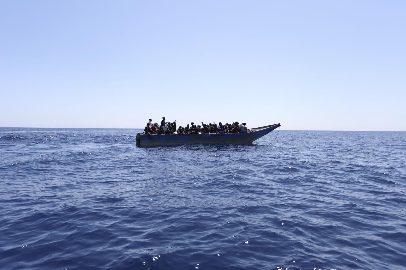 Migranti, verso Lampedusa i corpi delle 11 vittime del naufragio di ieri