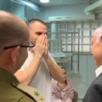 Israele, Netanyahu abbraccia gli ostaggi liberati a Gaza