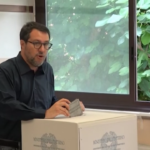 Europee, Salvini vota a Milano: “L’ho messa bella forte la decima”