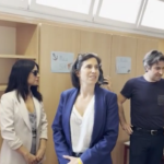 Europee, Elly Schlein vota a Bologna: la matita si rompe e deve cambiarla