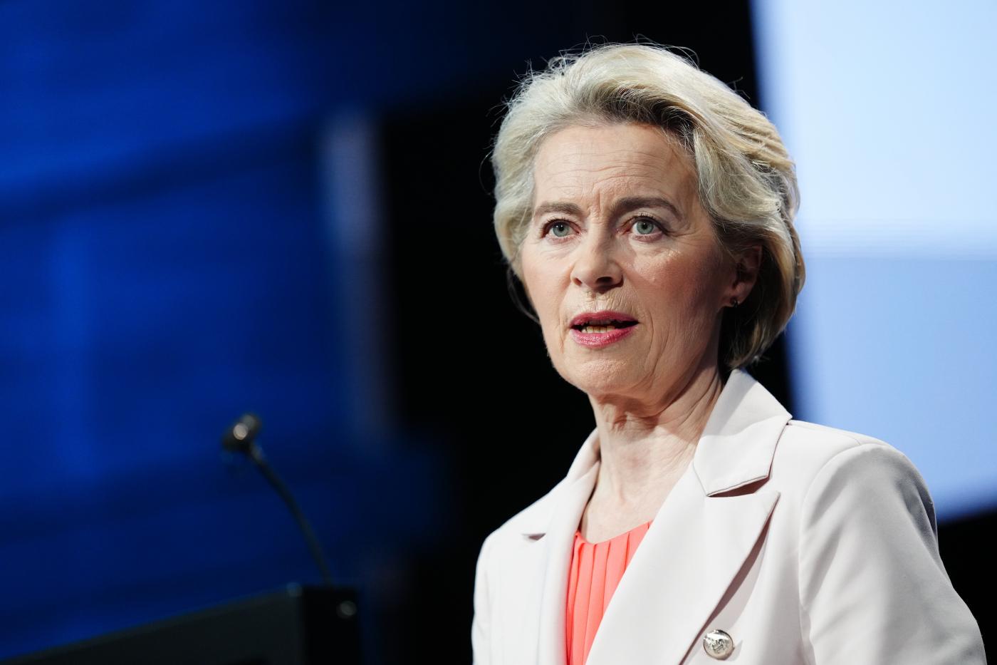 Ue, von der Leyen in cerca di voti va da leader S&d all’Eurocamera
