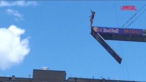 Usa, a Boston gli spettacolari tuffi delle Red Bull Cliff Diving World Series