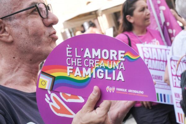 Protesta famiglie arcobaleno contro la legge sulla gestazione per altri GPA