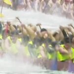 Hong Kong, folla alla tradizionale gara delle Barche Drago