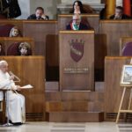 Giubileo, Papa: “Aprirò una Porta Santa in un carcere”