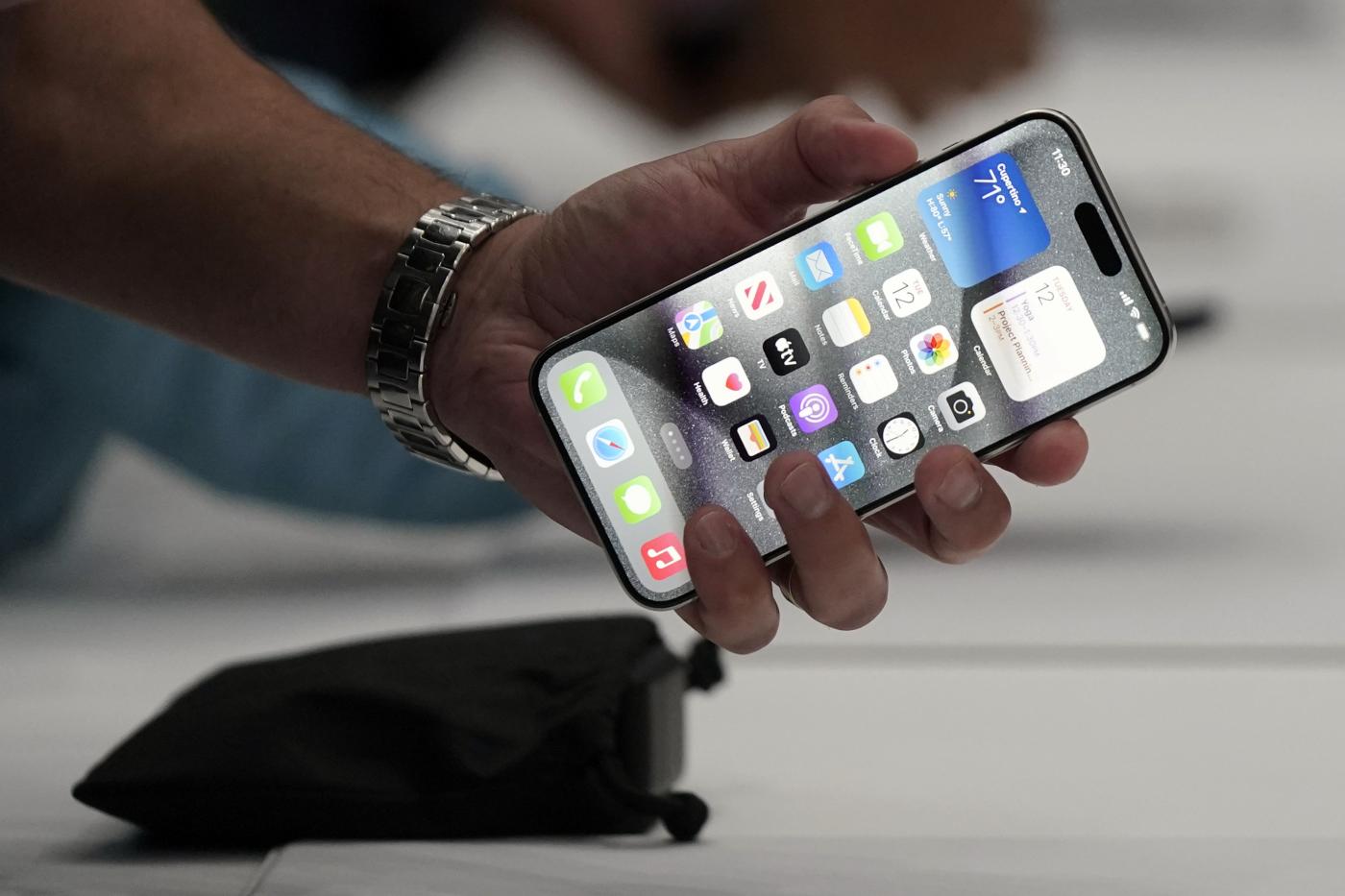 AI, accordo tra Apple e OpenAI: ChatGPT integrato su iPhone e iPad