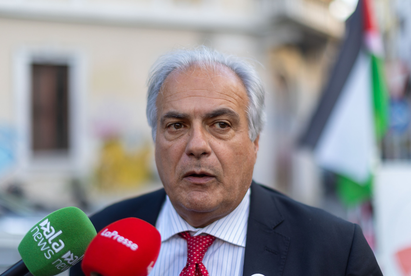Roberto Salis: “Meloni come il nano Mammolo”. È polemica