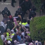 Usa, protesta filo-palestinese alla UCLA: scontri con la polizia