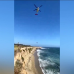 California, disperso su una spiaggia con kite-surf: salvato da scritta ‘Help’