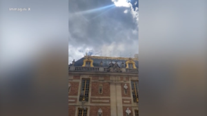 Francia, fumo dalla reggia di Versailles: il video diventato virale sui social