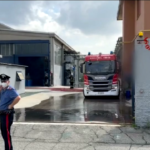 Brugherio, esplosione in un capannone di vernici: le operazioni dei vigili del fuoco