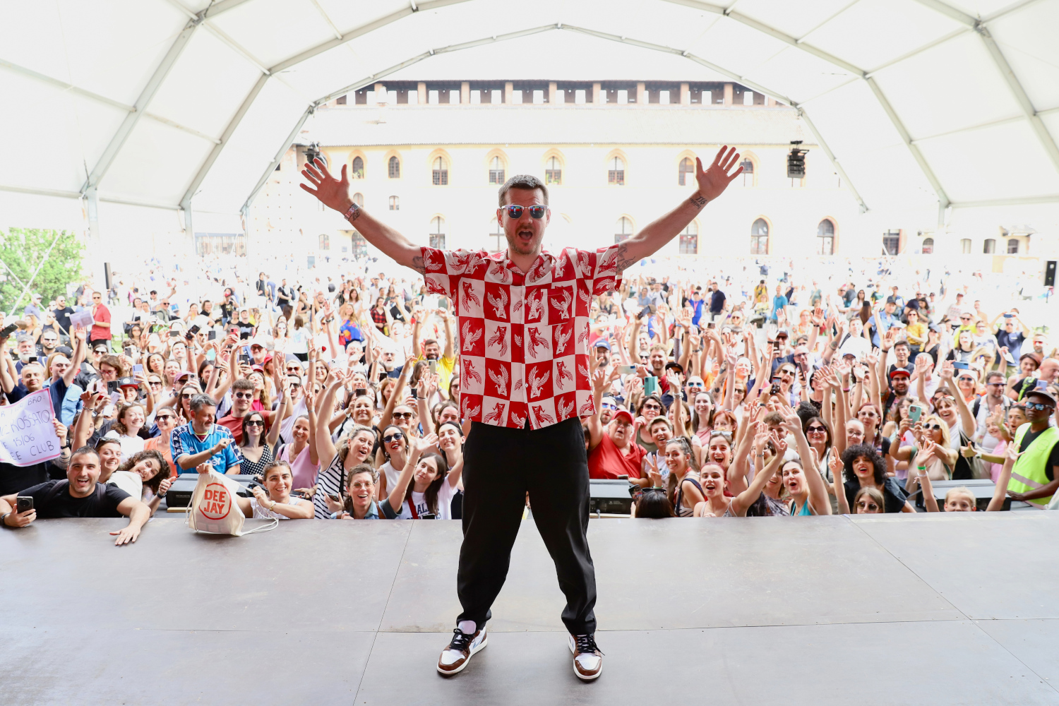 Party Like a Deejay, 210 mila partecipanti