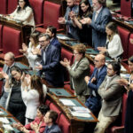 Berlusconi, attacco M5S durante commemorazione in Aula: “No a beatificazione”