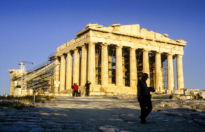 Grecia, chiusa per il caldo l’Acropoli di Atene: timori per temperature record