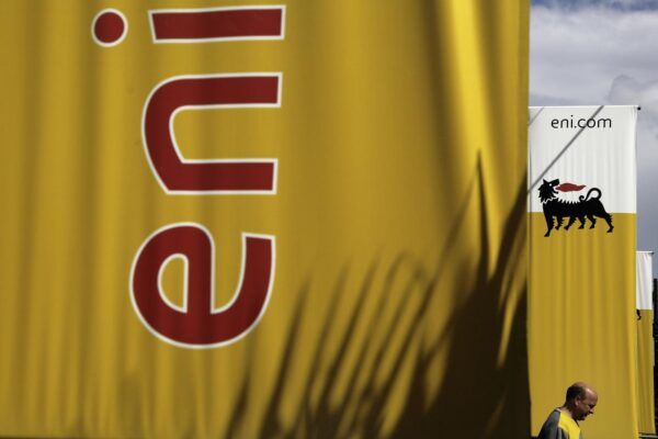 Eni, completata cessione 10% capitale sociale di Saipem