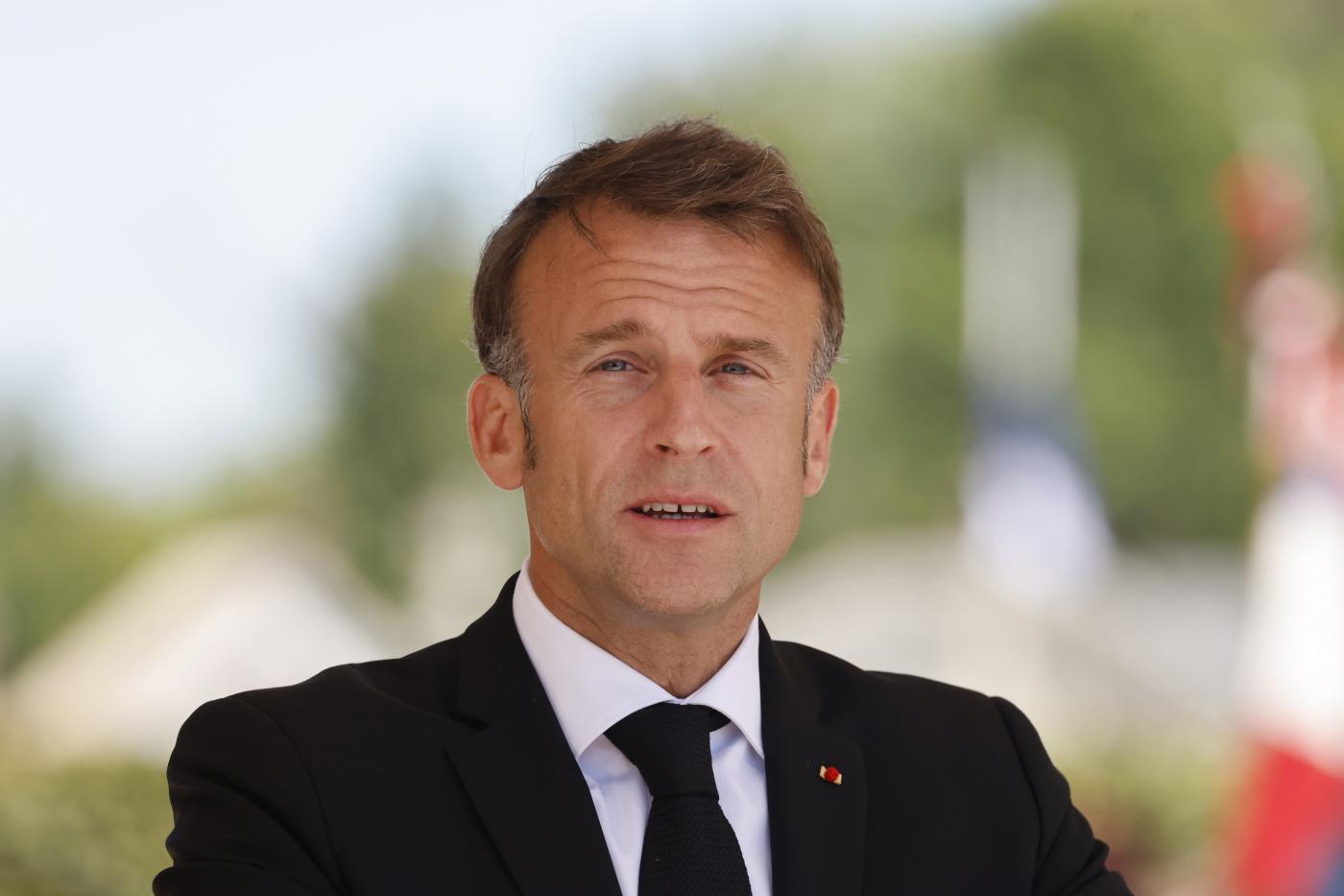 Francia, Macron: “Pronti al dialogo con le forze non presenti in maggioranza”