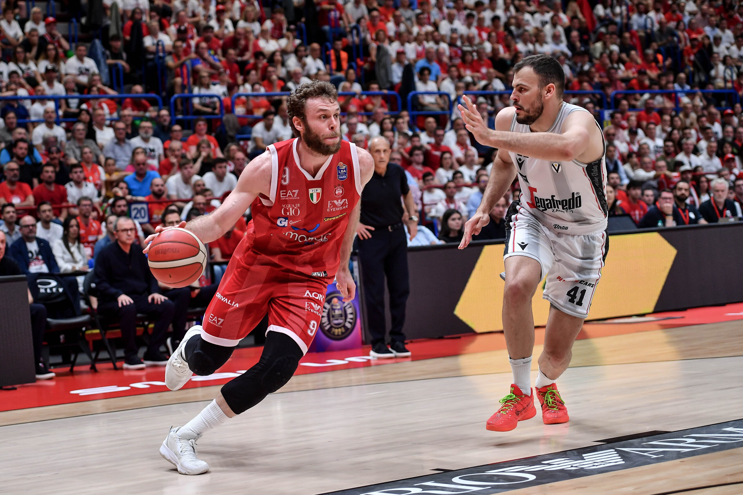 Basket, l’Olimpia Milano è campione d’Italia: battuta Bologna Basket, l’Olimpia Milano è campione d’Italia: battuta Bologna