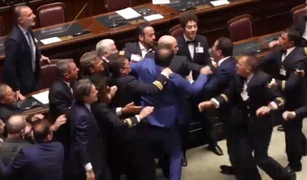 Camera, Donno (M5s) a Iezzi (Lega) dopo aggressione: “Squadrista e fascista”