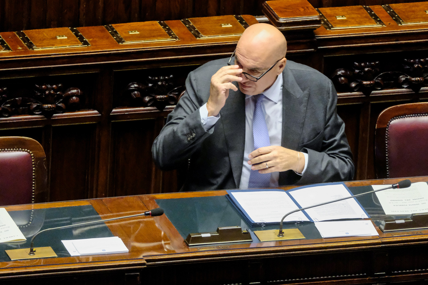 Roma, atterraggio d’emergenza per l’aereo del ministro Crosetto