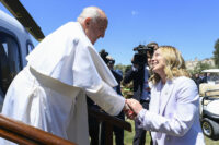 Papa Francesco al G7 di Borgo Egnazia accolto dalla Presidente del Consiglio Giogia Meloni
