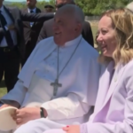 G7, l’arrivo di Papa Francesco accolto da Meloni