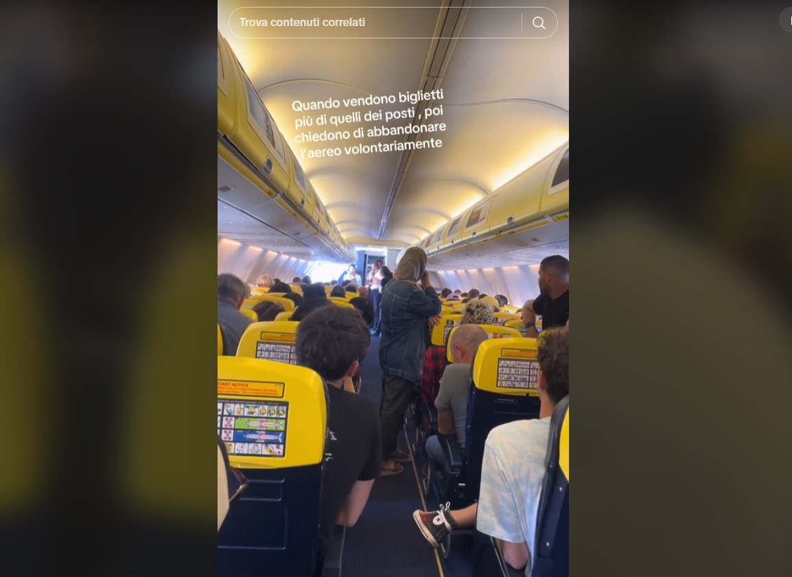 Ryanair, volo Bergamo-Palma di Maiorca in overbooking: offerti 250 euro e un viaggio gratis per far scendere un volontario Ryanair, volo Bergamo-Palma di Maiorca in overbooking: offerti 250 euro e un viaggio gratis per far scendere un volontario