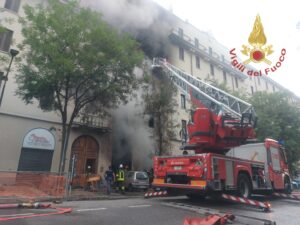 Milano, 3 morti e 4 feriti per incendio in autofficina