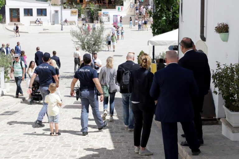 G7, le first lady in visita ad Alberobello