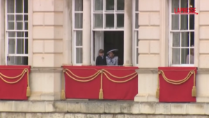 Londra, Kate Middleton assiste alla cerimonia Trooping the Colour dal balcone