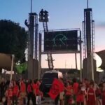 G7, Extinction Rebellion proietta simbolo su cancello Media Centre