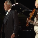 G7, Andrea Bocelli canta per i leader a Borgo Egnazia. E Biden chiude gli occhi