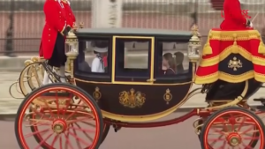 Kate Middleton, la principessa in carrozza con i figli al Trooping The Colour