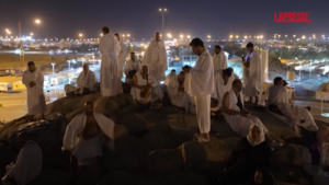 La Mecca, i fedeli al Monte Arafat per il pellegrinaggio annuale