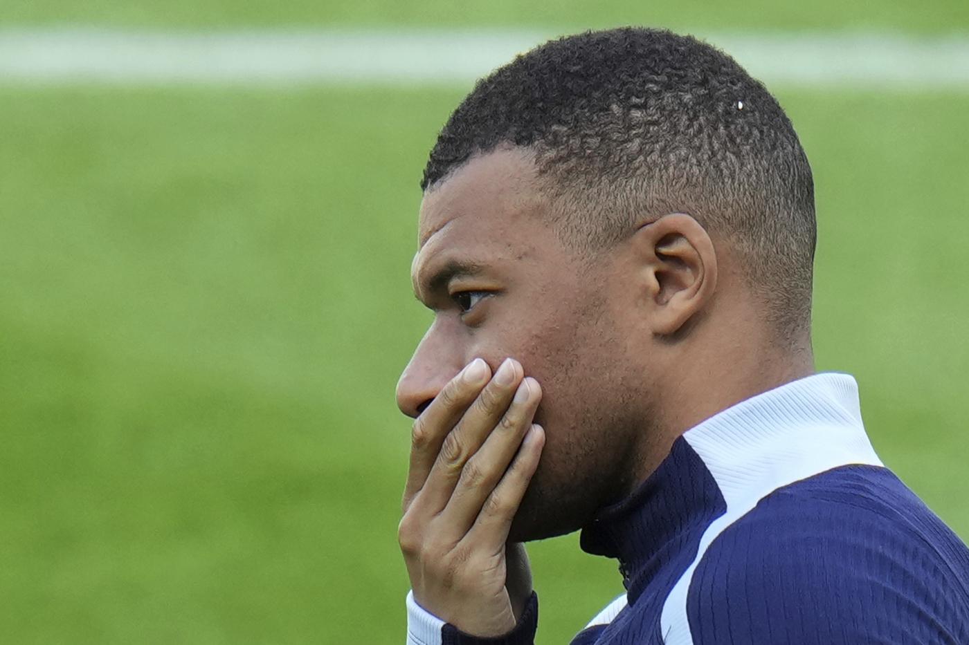 Euro 2024, anche Mbappé contro Le Pen: “Estremisti alle porte, possiamo cambiare tutto”