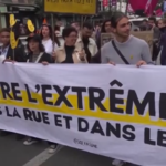 Francia, migliaia di persone in piazza contro l’estrema destra