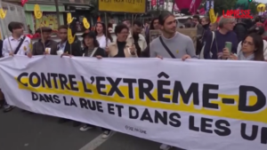 Francia, migliaia di persone in piazza contro l’estrema destra