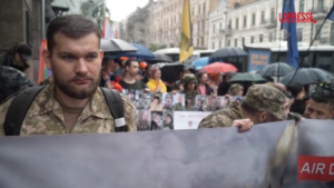Ucraina, il Pride sfila a Kiev: in corteo anche i soldati