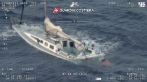 Migranti, naufragio a limite zona Sar Italia: circa 60 dispersi e 1 morto