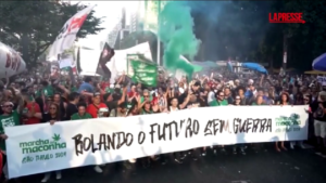 Brasile, corteo a San Paolo per legalizzazione della marijuana