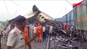 India, scontro tra due treni: almeno otto morti