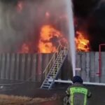 Russia, raid su un deposito di petrolio: le operazioni per spegnere l’incendio